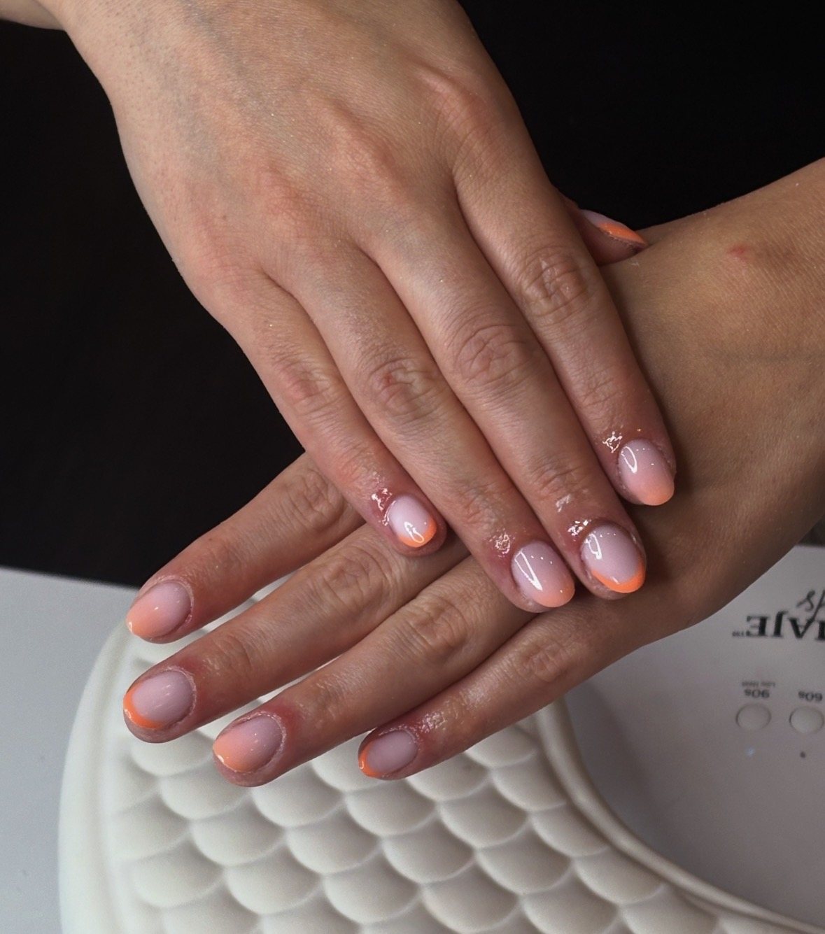 French fine orange sur base nude, Studio Gold Marseille